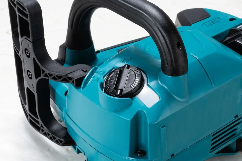 Makita UC300GZ XGT 40V Max Li-Ion Accu Kettingzaag Body - 30cm 2 Makita UC300GZ XGT 40V Max Li-Ion Accu Kettingzaag Body - 30cm - Afbeelding 2