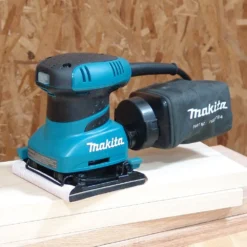 Makita BO4556K Vlakschuurmachine In Koffer - 200W - 112 X 102mm -Makita 34b16df6ea8355c451e11accdb755f8a