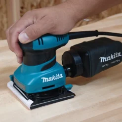 Makita BO4556K Vlakschuurmachine In Koffer - 200W - 112 X 102mm -Makita 4c3af42a4668befb841b66e6b26bcd5c