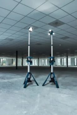 Makita NLADML814 14.4V - 18V Li-Ion Accu Bouwlamp Op Statief - 3 Spots - 100-220cm - 3000 Lumen -Makita 73f05363b065e1c8ec1223f56c601714 1